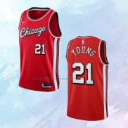 NO 21 Thaddeus Young Camiseta Chicago Bulls Ciudad Rojo 2021-22