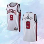 NO 9 Nikola Vucevic Camiseta Chicago Bulls Ciudad Blanco 2022-23